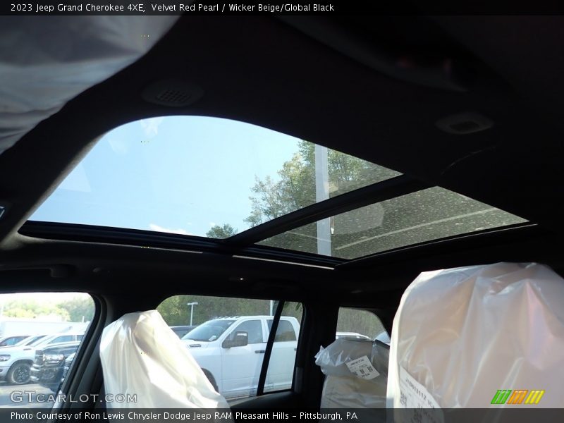 Velvet Red Pearl / Wicker Beige/Global Black 2023 Jeep Grand Cherokee 4XE