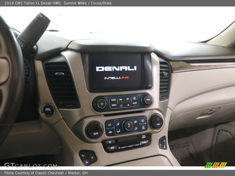 Controls of 2019 Yukon XL Denali 4WD