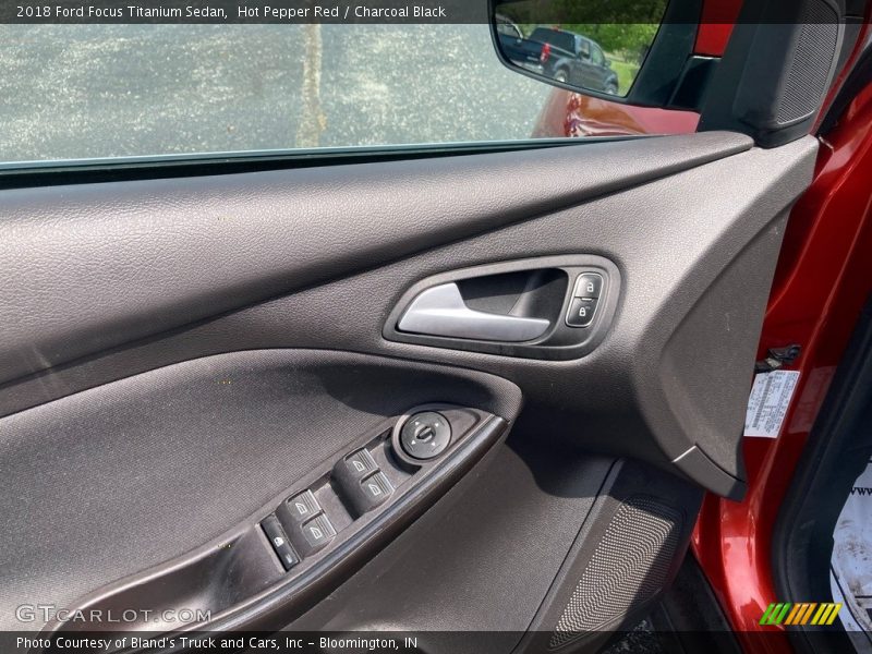 Hot Pepper Red / Charcoal Black 2018 Ford Focus Titanium Sedan