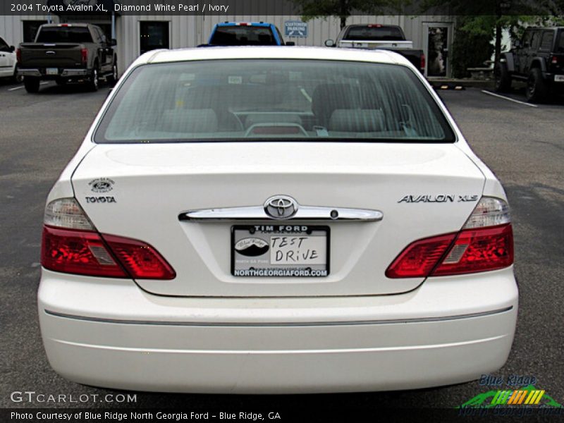 Diamond White Pearl / Ivory 2004 Toyota Avalon XL