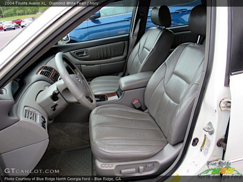 Diamond White Pearl / Ivory 2004 Toyota Avalon XL