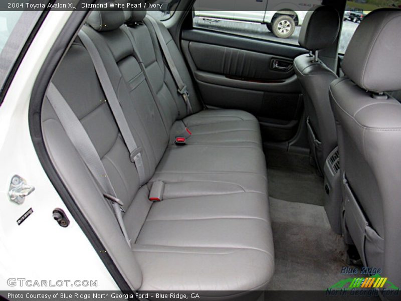 Diamond White Pearl / Ivory 2004 Toyota Avalon XL