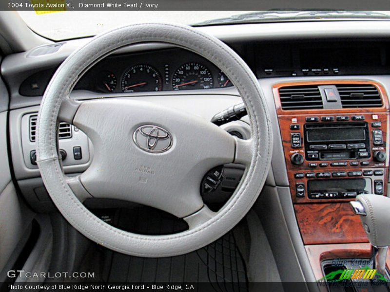 Diamond White Pearl / Ivory 2004 Toyota Avalon XL