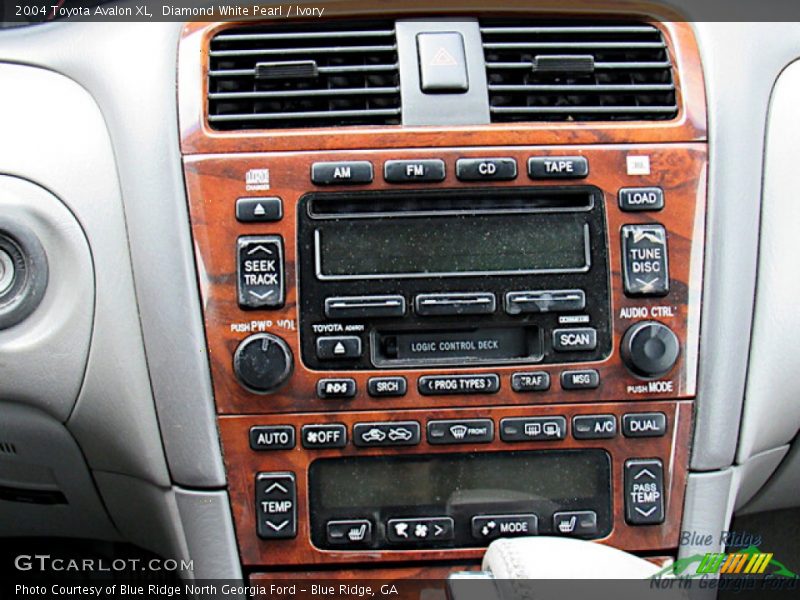Diamond White Pearl / Ivory 2004 Toyota Avalon XL