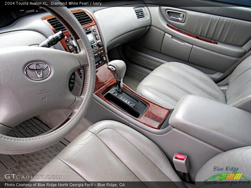 Diamond White Pearl / Ivory 2004 Toyota Avalon XL