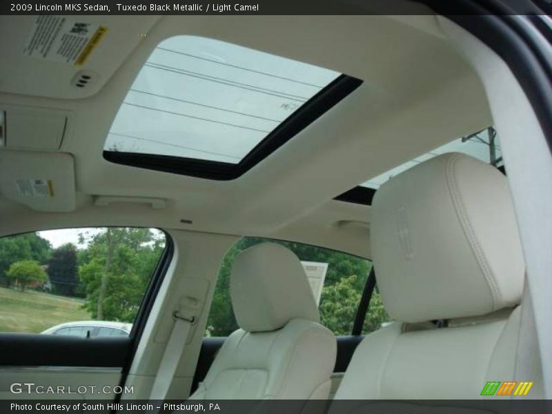 Tuxedo Black Metallic / Light Camel 2009 Lincoln MKS Sedan
