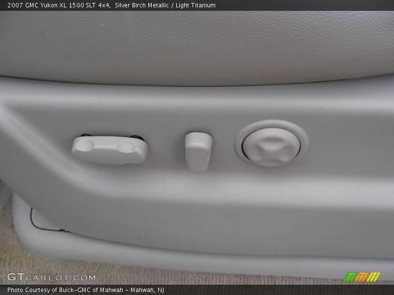 Silver Birch Metallic / Light Titanium 2007 GMC Yukon XL 1500 SLT 4x4