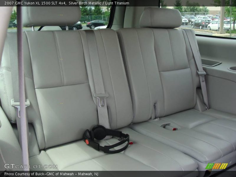 Silver Birch Metallic / Light Titanium 2007 GMC Yukon XL 1500 SLT 4x4