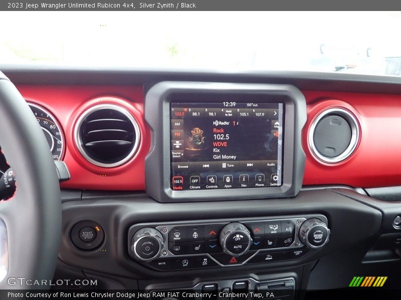 Controls of 2023 Wrangler Unlimited Rubicon 4x4