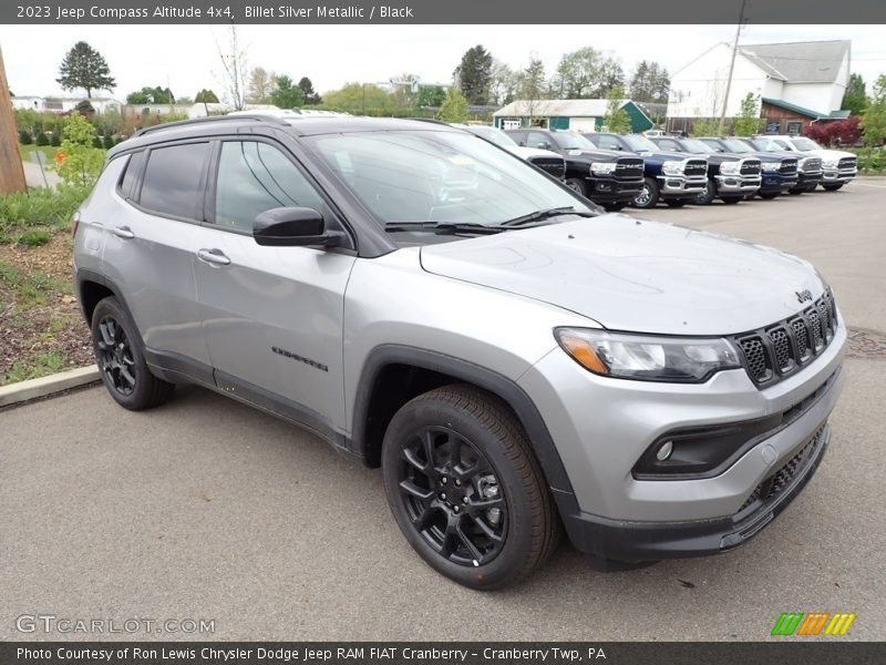 Front 3/4 View of 2023 Compass Altitude 4x4