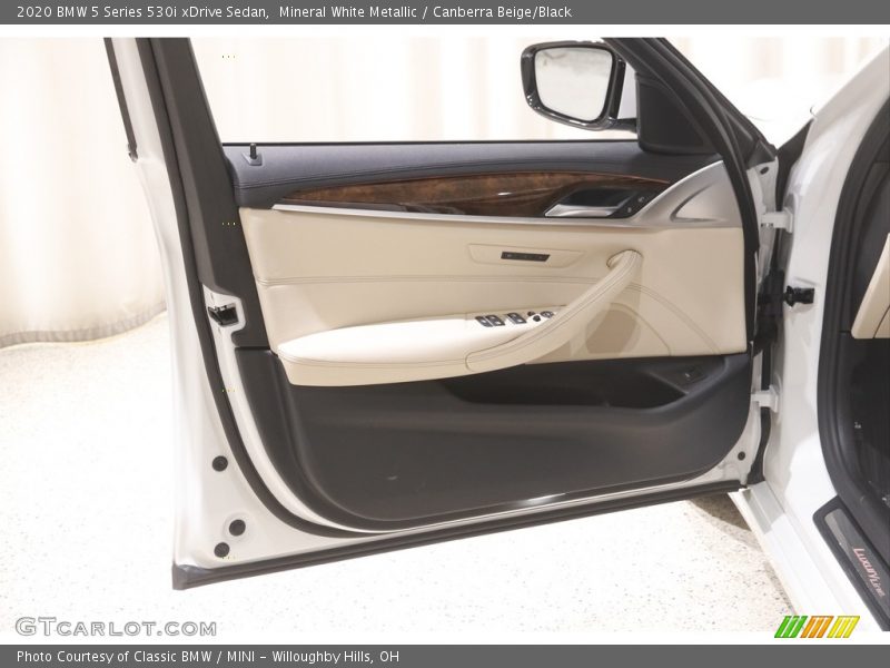 Mineral White Metallic / Canberra Beige/Black 2020 BMW 5 Series 530i xDrive Sedan