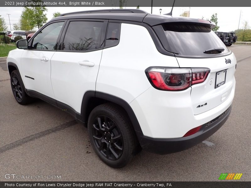 Bright White / Black 2023 Jeep Compass Altitude 4x4
