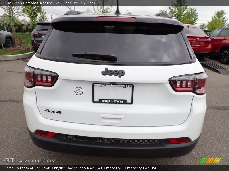 Bright White / Black 2023 Jeep Compass Altitude 4x4