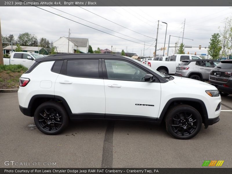 Bright White / Black 2023 Jeep Compass Altitude 4x4