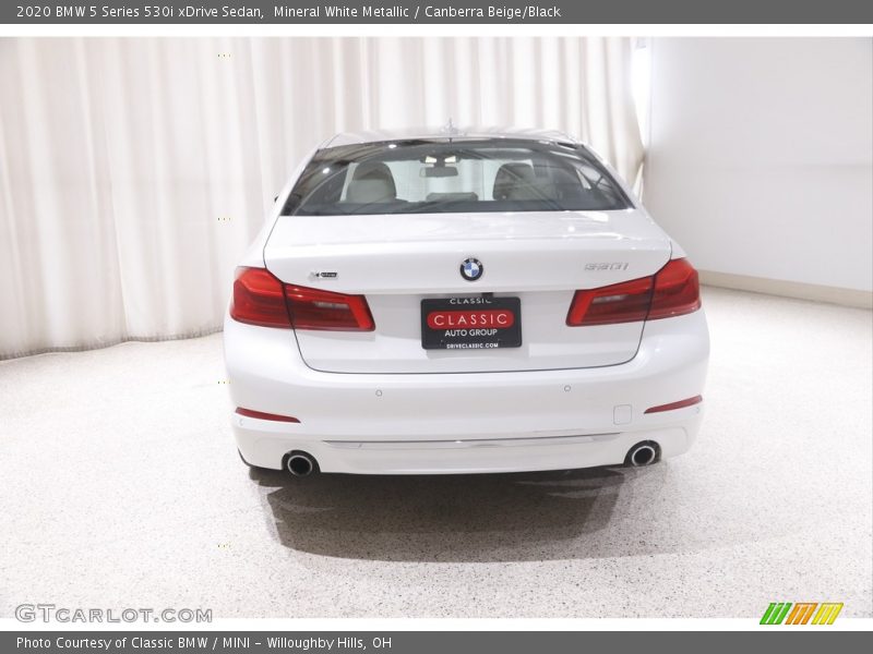 Mineral White Metallic / Canberra Beige/Black 2020 BMW 5 Series 530i xDrive Sedan