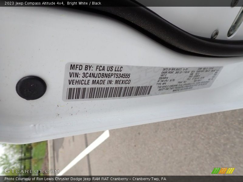 Bright White / Black 2023 Jeep Compass Altitude 4x4