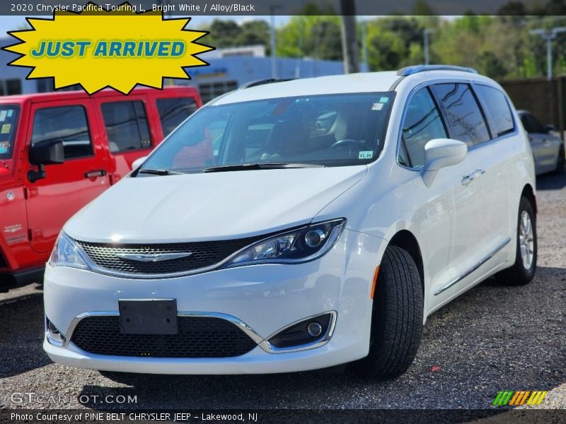 Bright White / Alloy/Black 2020 Chrysler Pacifica Touring L
