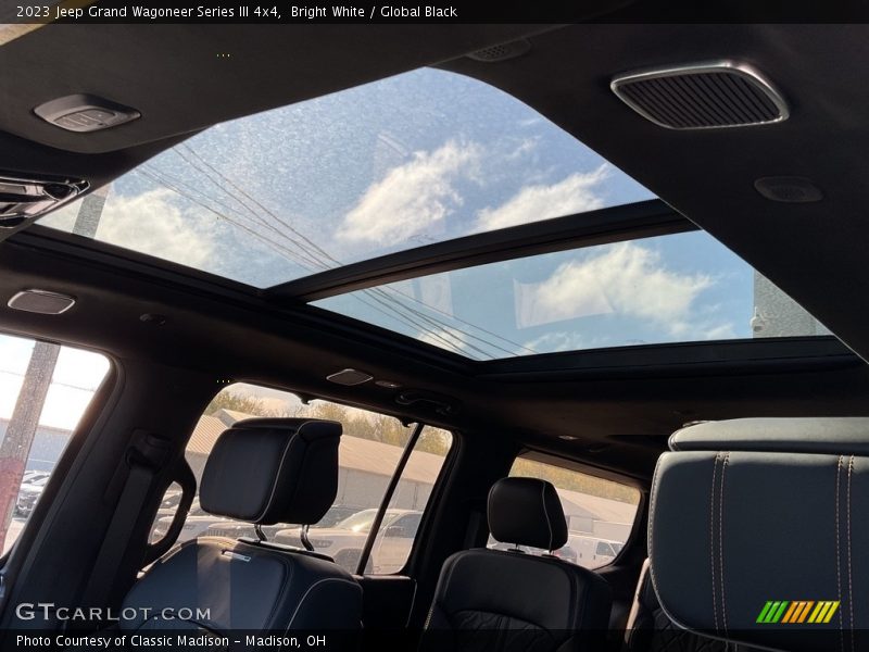 Bright White / Global Black 2023 Jeep Grand Wagoneer Series III 4x4