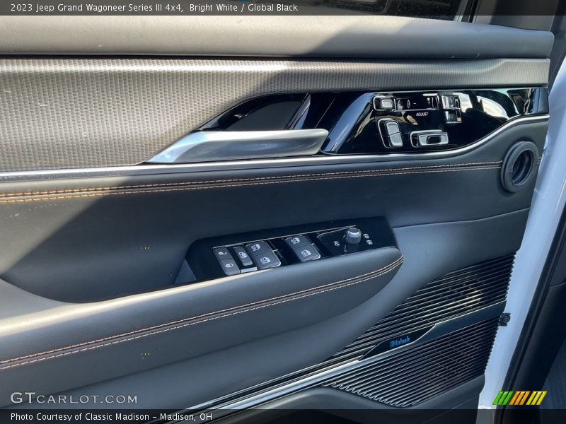Bright White / Global Black 2023 Jeep Grand Wagoneer Series III 4x4