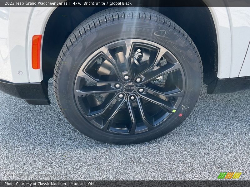 Bright White / Global Black 2023 Jeep Grand Wagoneer Series III 4x4