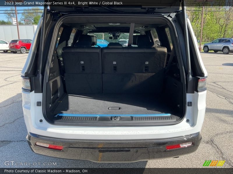 Bright White / Global Black 2023 Jeep Grand Wagoneer Series III 4x4