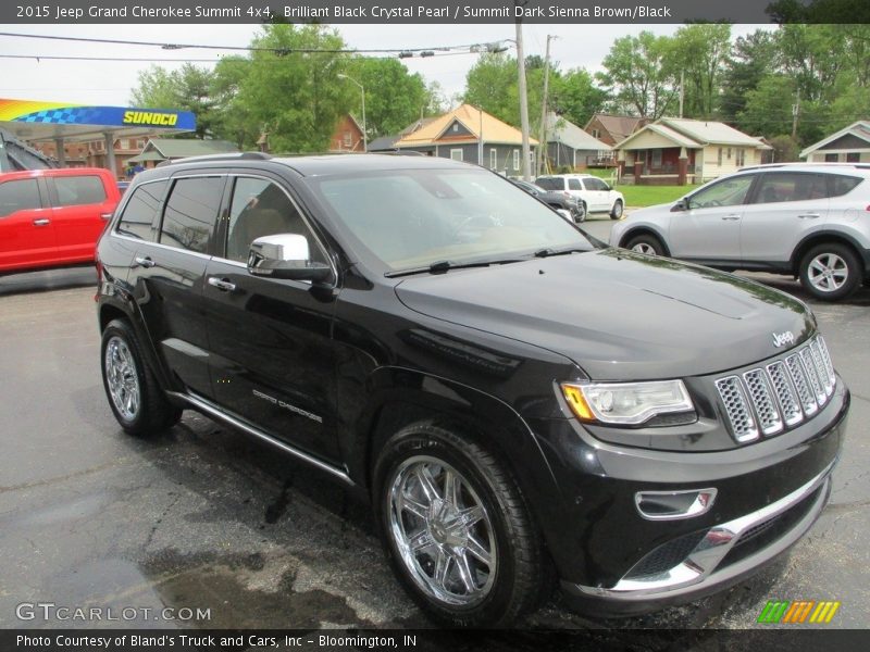 Front 3/4 View of 2015 Grand Cherokee Summit 4x4