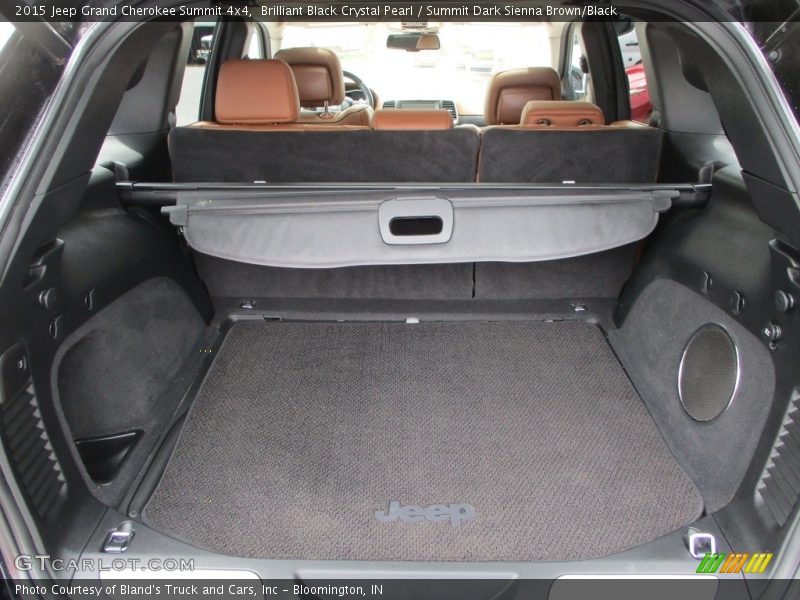  2015 Grand Cherokee Summit 4x4 Trunk