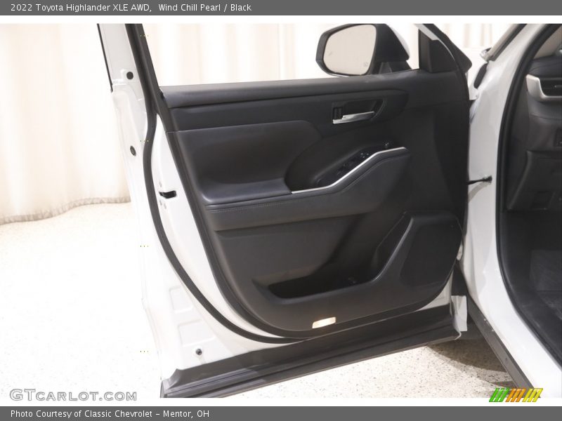 Wind Chill Pearl / Black 2022 Toyota Highlander XLE AWD