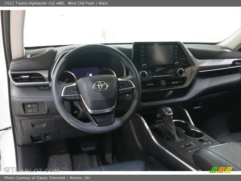 Wind Chill Pearl / Black 2022 Toyota Highlander XLE AWD