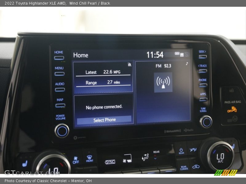 Wind Chill Pearl / Black 2022 Toyota Highlander XLE AWD
