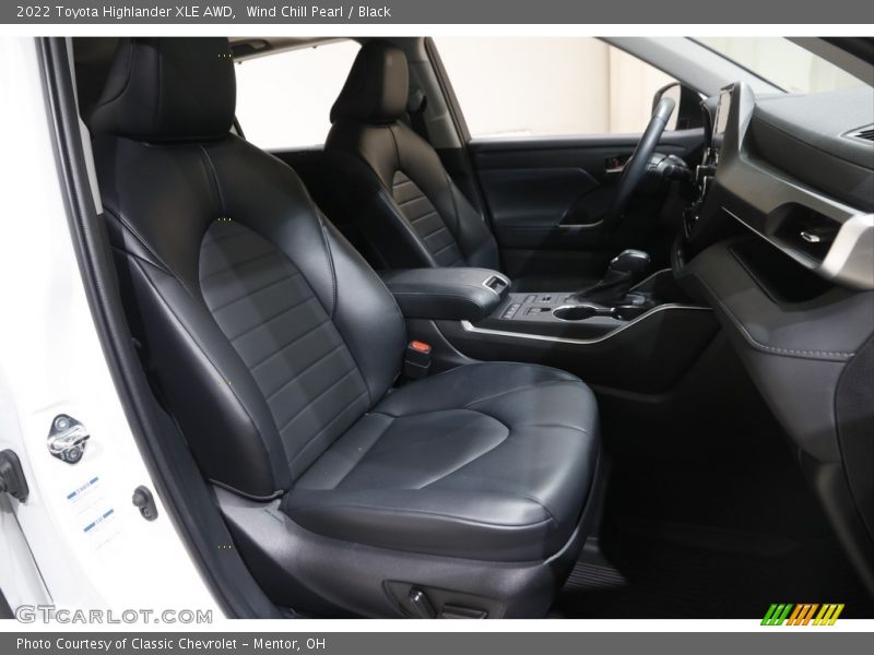 Wind Chill Pearl / Black 2022 Toyota Highlander XLE AWD