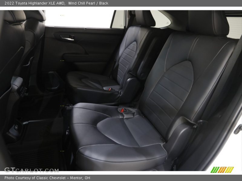 Wind Chill Pearl / Black 2022 Toyota Highlander XLE AWD