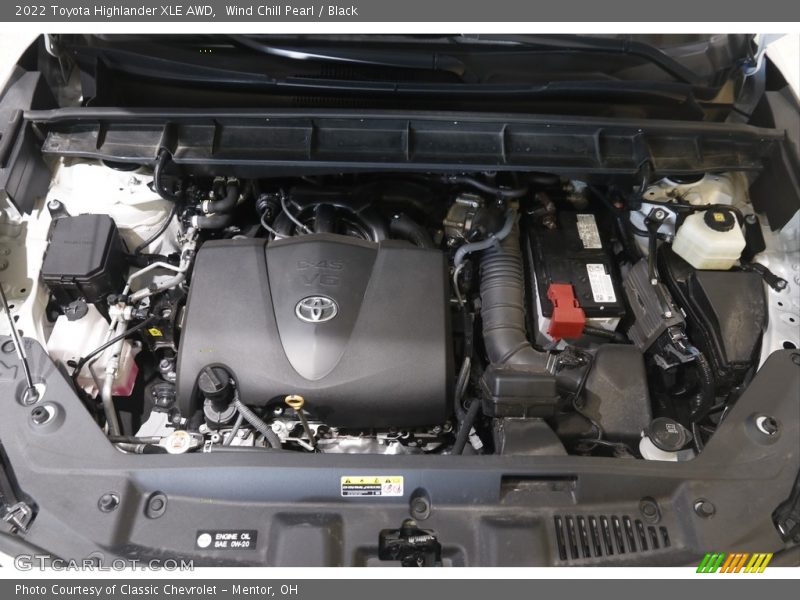 Wind Chill Pearl / Black 2022 Toyota Highlander XLE AWD