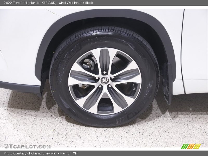 Wind Chill Pearl / Black 2022 Toyota Highlander XLE AWD