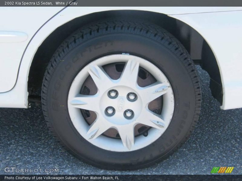 White / Gray 2002 Kia Spectra LS Sedan