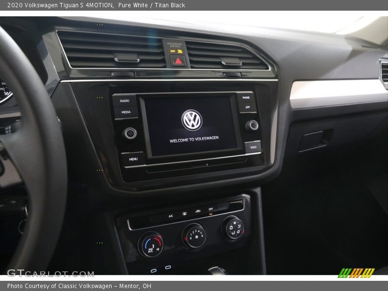 Pure White / Titan Black 2020 Volkswagen Tiguan S 4MOTION