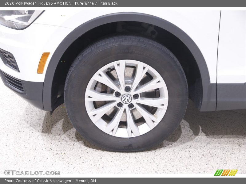 Pure White / Titan Black 2020 Volkswagen Tiguan S 4MOTION