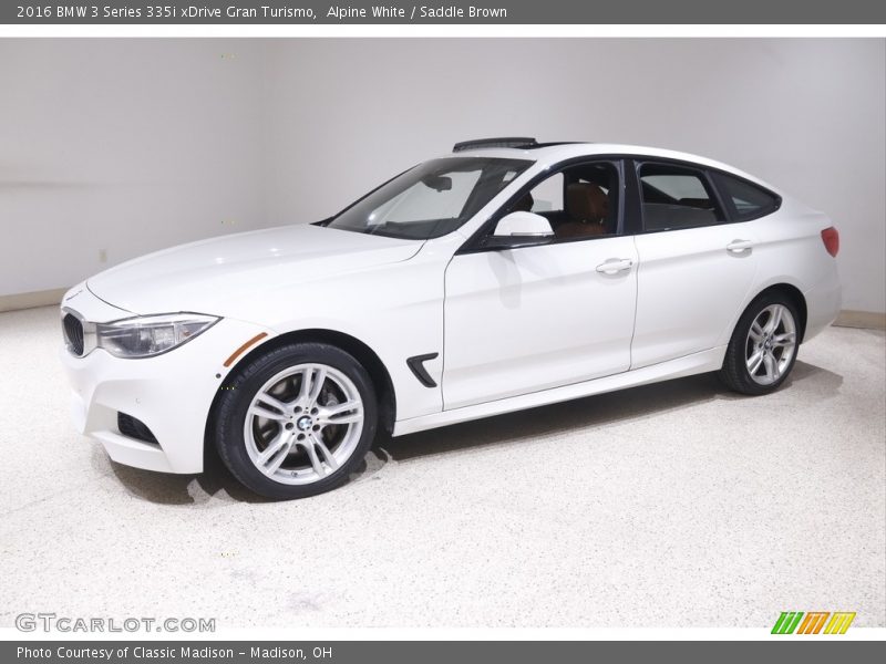 Front 3/4 View of 2016 3 Series 335i xDrive Gran Turismo