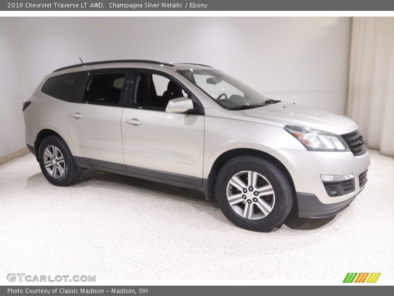 Champagne Silver Metallic / Ebony 2016 Chevrolet Traverse LT AWD