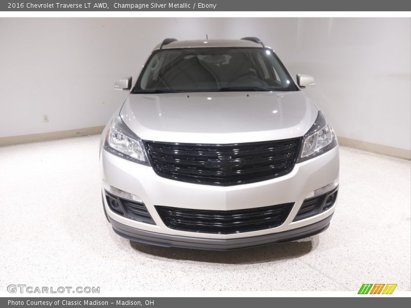 Champagne Silver Metallic / Ebony 2016 Chevrolet Traverse LT AWD
