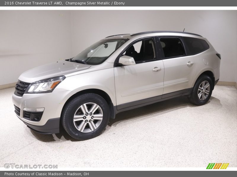 Champagne Silver Metallic / Ebony 2016 Chevrolet Traverse LT AWD