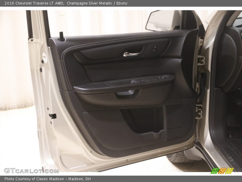 Champagne Silver Metallic / Ebony 2016 Chevrolet Traverse LT AWD