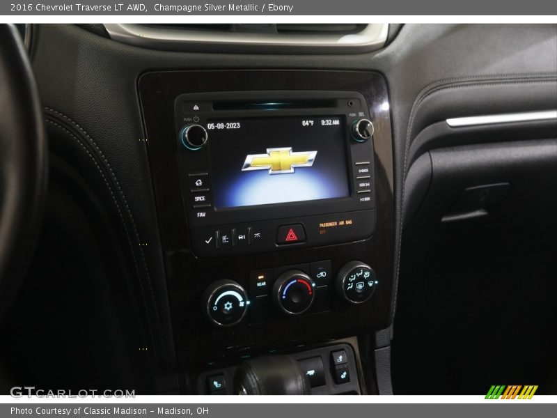 Champagne Silver Metallic / Ebony 2016 Chevrolet Traverse LT AWD