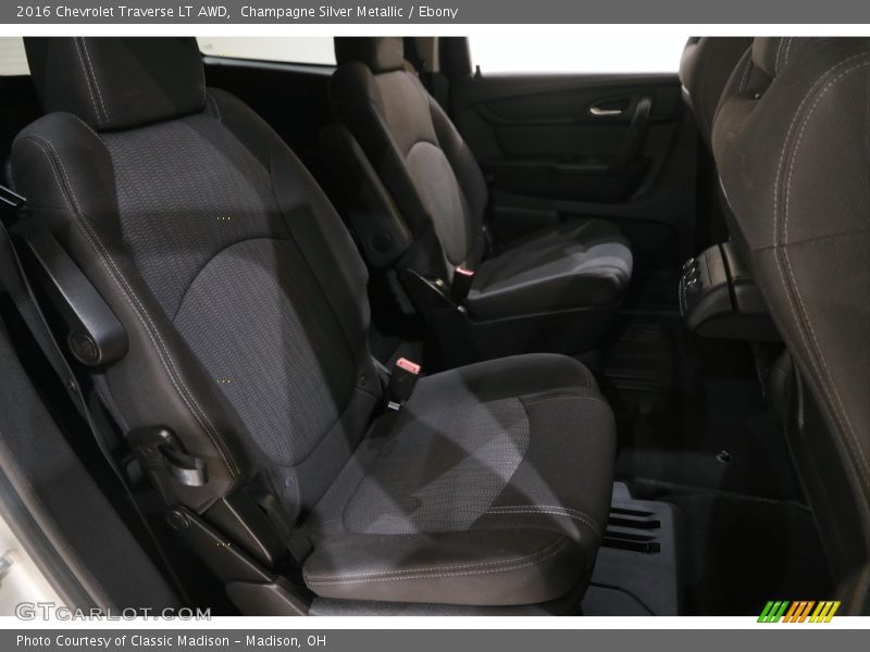 Champagne Silver Metallic / Ebony 2016 Chevrolet Traverse LT AWD