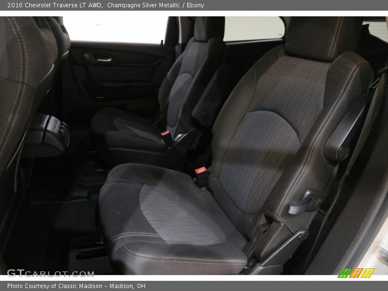 Champagne Silver Metallic / Ebony 2016 Chevrolet Traverse LT AWD