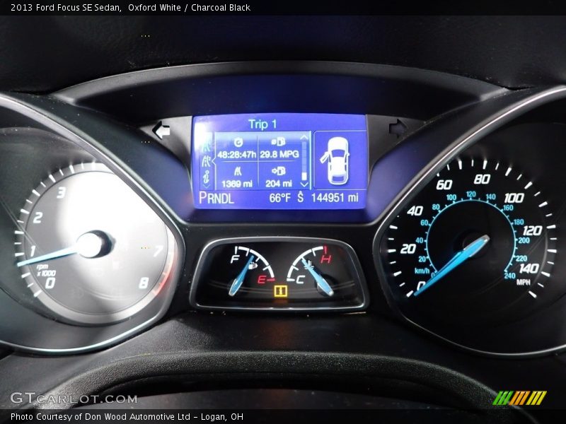 Oxford White / Charcoal Black 2013 Ford Focus SE Sedan