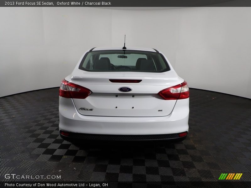 Oxford White / Charcoal Black 2013 Ford Focus SE Sedan