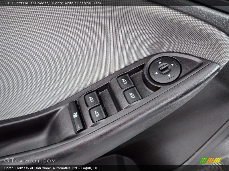 Oxford White / Charcoal Black 2013 Ford Focus SE Sedan
