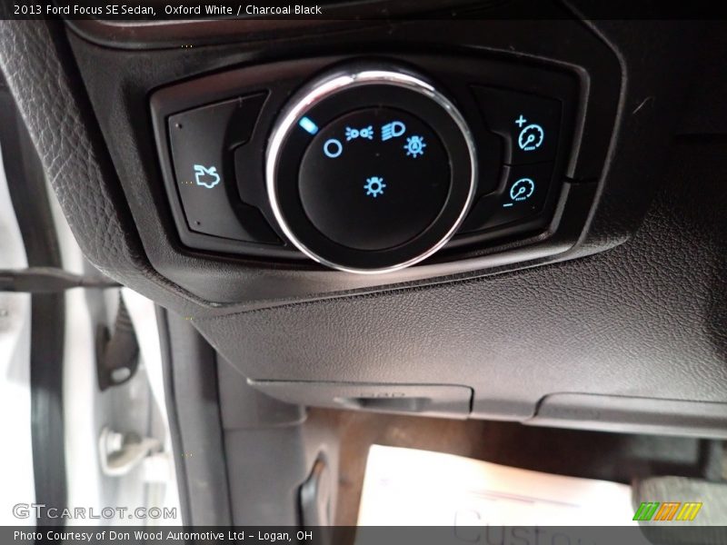 Oxford White / Charcoal Black 2013 Ford Focus SE Sedan