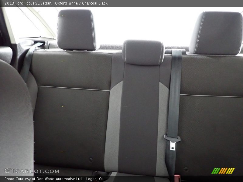 Oxford White / Charcoal Black 2013 Ford Focus SE Sedan